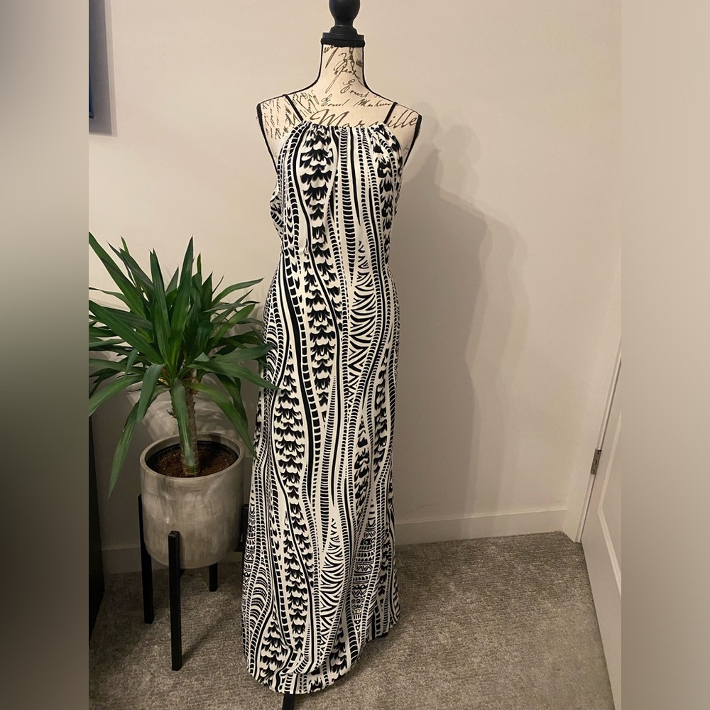 Carolina Williamson black & white floor length dress~check out the wear options!